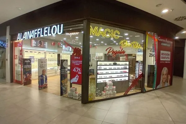 Centro auditivo Alain Afflelou Madrid Sur en Vallecas, especializado en diagnóstico auditivo y adaptación de audífonos digitales.