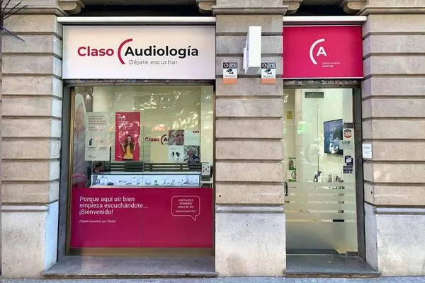 Centro auditivo Claso Audiología en Barcelona, ubicado en Eixample Dreta, especializado en audífonos personalizados, estudios auditivos completos y atención audiológica integral.