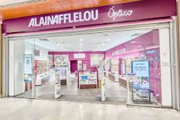 Alain Afflelou Audiólogo Talavera Los Alfares, especializado en soluciones auditivas personalizadas, revisiones audiológicas completas y audífonos de última generación.
