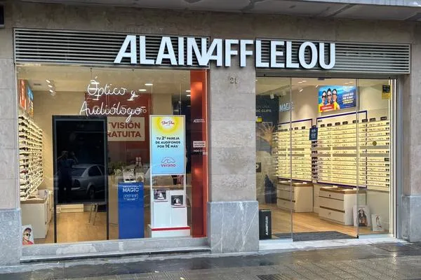 Fachada del centro auditivo Alain Afflelou en Tolosa