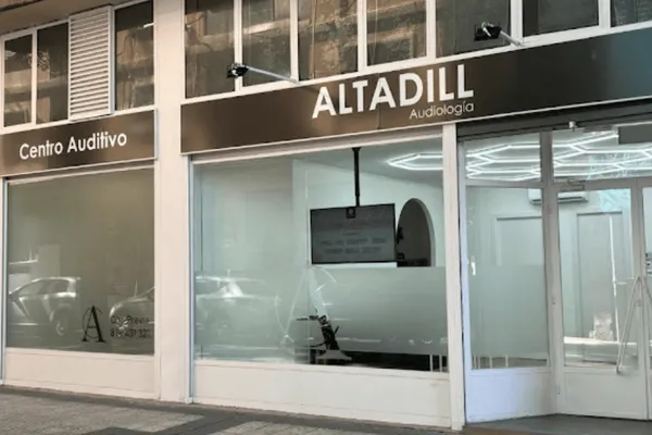 Entrada del ALTADILL Centro Auditivo Zaragoza