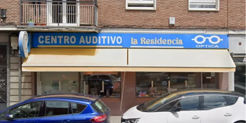 Fachada del Centro Auditivo La Residencia en Valladolid, especializado en audífonos. 