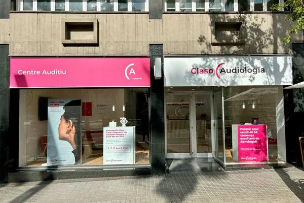 Fachada del centro Claso Audiología en Les Corts, Barcelona