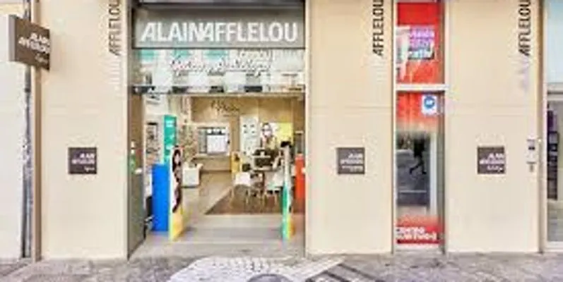 Centro auditivo Alain Afflelou Audiólogo Plaza Félix Sáenz en Málaga — especialistas en audición, adaptación de audífonos y diagnóstico auditivo integral.