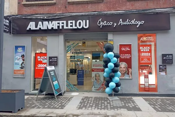 Alain Afflelou Paterna en Valencia, especializado en salud auditiva y adaptación profesional de audífonos digitales.