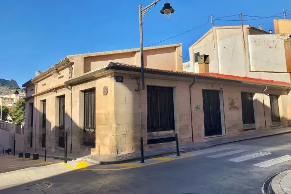 Fachada del centro Audiofon Clínica Mariola en Alcoy