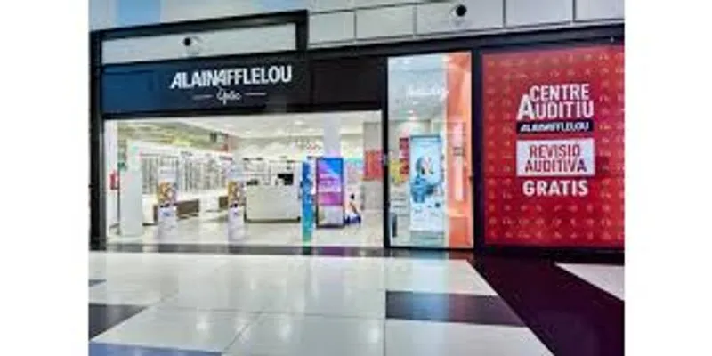 centro auditivo Alain Afflelou Audiólogo Sant Adrià de Besòs, ubicado en el Centro Comercial Alcampo, especializado en estudios audiológicos, adaptación de audífonos y soluciones auditivas personalizadas.