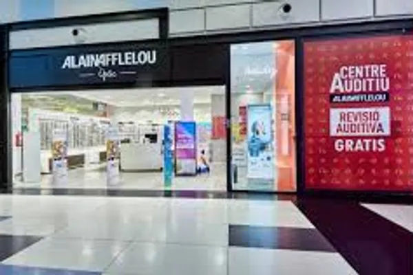 centro auditivo Alain Afflelou Audiólogo Sant Adrià de Besòs, ubicado en el Centro Comercial Alcampo, especializado en estudios audiológicos, adaptación de audífonos y soluciones auditivas personalizadas.