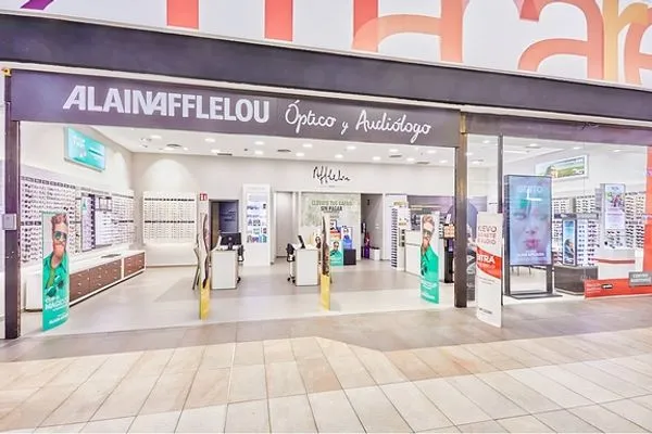Centro auditivo Alain Afflelou Audiólogo en Sevilla Carrefour Macarena — diagnóstico auditivo y adaptación de audífonos personalizados.