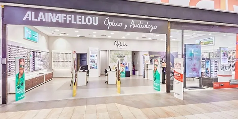 Centro auditivo Alain Afflelou Audiólogo en Sevilla Carrefour Macarena — diagnóstico auditivo y adaptación de audífonos personalizados.