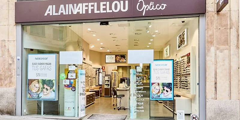 Centro Alain Afflelou Audiólogo Salamanca C/Toro, especializado en diagnóstico auditivo, adaptación de audífonos digitales y atención profesional personalizada.