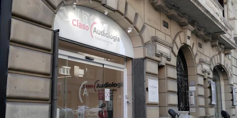 Fachada de Claso Audiología en Barcelona, centro auditivo en Sant Gervasi 