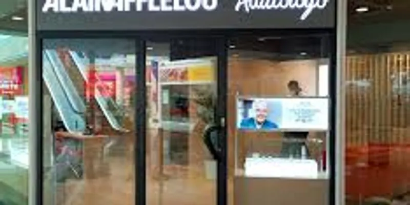Centro auditivo Alain Afflelou Audiólogo CC Peñacastillo en Santander, especializado en diagnóstico audiológico, adaptación de audífonos digitales y tratamientos de tinnitus.