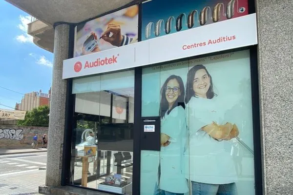 Centro auditivo Audiotek Badalona en la calle Francesc Macià