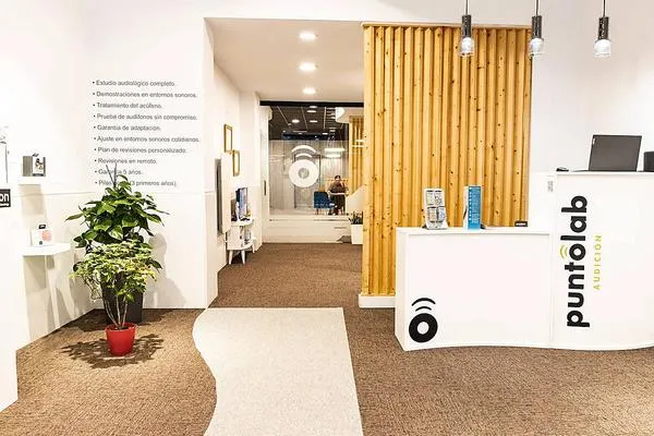 Centro Puntolab Audición Gijón fachada