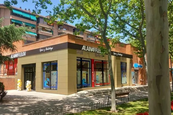 Fachada del centro Alain Afflelou Audiólogo en Tres Cantos