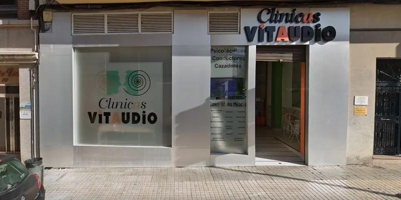 Fachada de Vitaudio Audiología en Jaén, centro auditivo especializado
