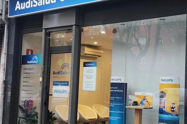 Centro auditivo AudiSalud en Madrid, especializado en diagnóstico audiológico clínico, rehabilitación auditiva y tratamiento de acúfenos con enfoque sanitario
