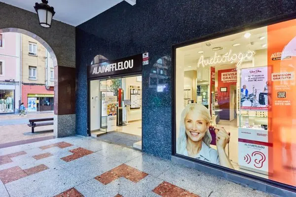 Entrada del centro Alain Afflelou Óptico y Audiólogo en Barakaldo