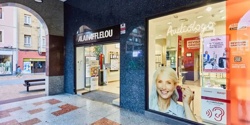 Entrada del centro Alain Afflelou Óptico y Audiólogo en Barakaldo