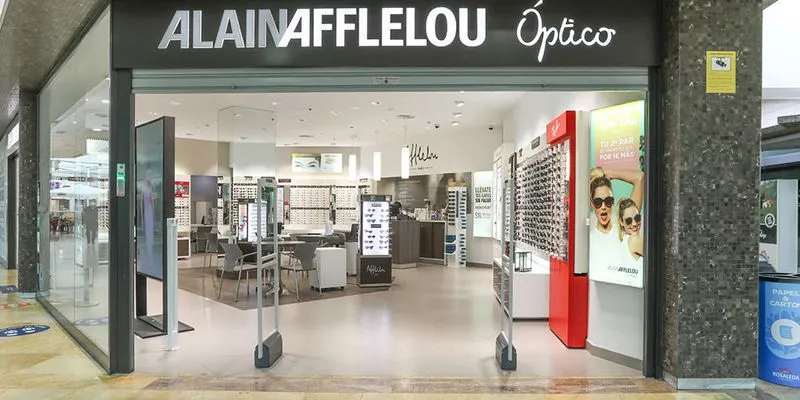 Centro auditivo Alain Afflelou en CC La Rosaleda, Málaga — especialistas en audición y adaptación de audífonos digitales.
