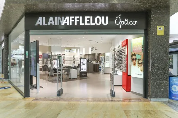 Centro auditivo Alain Afflelou en CC La Rosaleda, Málaga — especialistas en audición y adaptación de audífonos digitales.