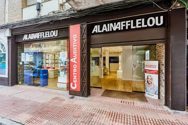 Fachada del centro Alain Afflelou Jesús Rescatado en Córdoba