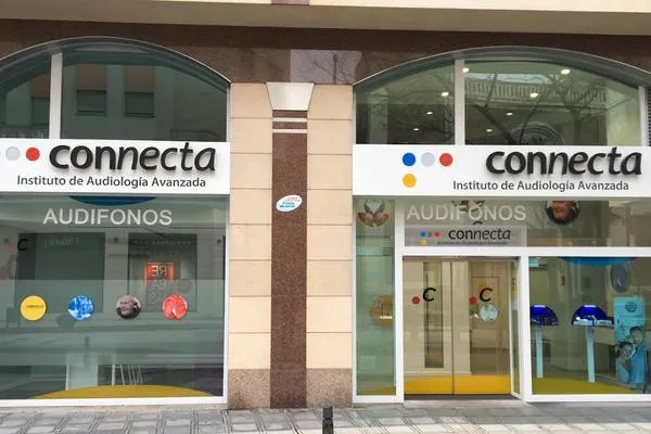 Fachada de Connecta Instituto de Audiología Avanzada en Ponferrada