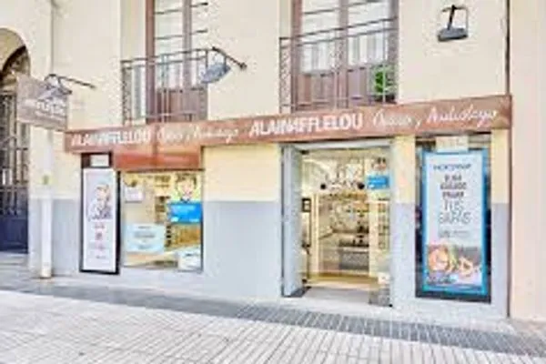 Centro auditivo Alain Afflelou Audiólogo Ortega y Gasset en Madrid, especializado en pruebas auditivas avanzadas y adaptación personalizada de audífonos digitales.
