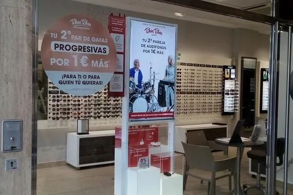 Fachada del centro auditivo Alain Afflelou Santo Domingo en Lugo