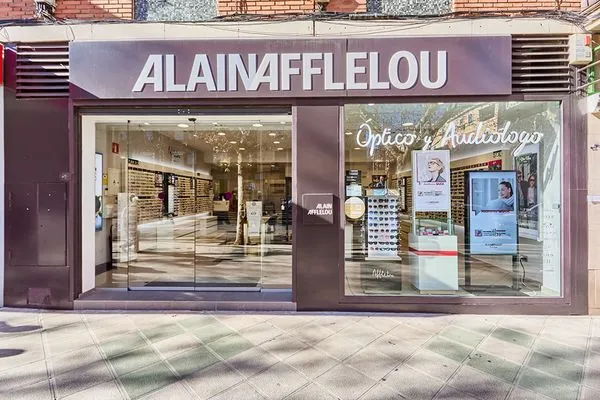 Centro auditivo Alain Afflelou Audiólogo Reconquista en Toledo, especializado en diagnóstico auditivo y adaptación de audífonos digitales personalizados.