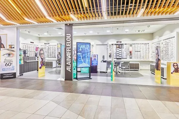 Fachada del centro Alain Afflelou en Carrefour Almería
