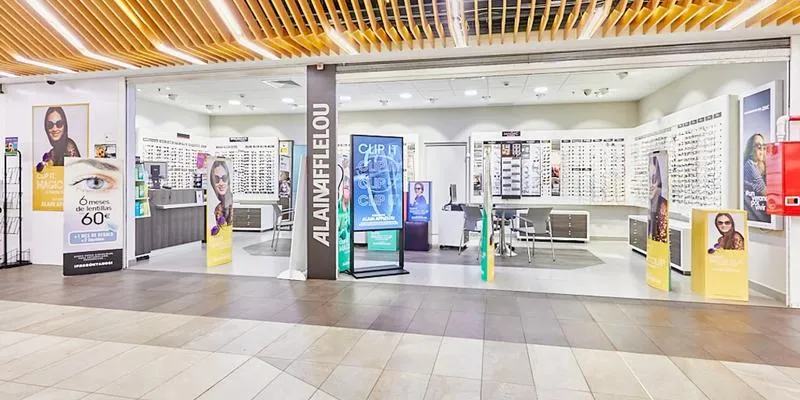 Fachada del centro Alain Afflelou en Carrefour Almería
